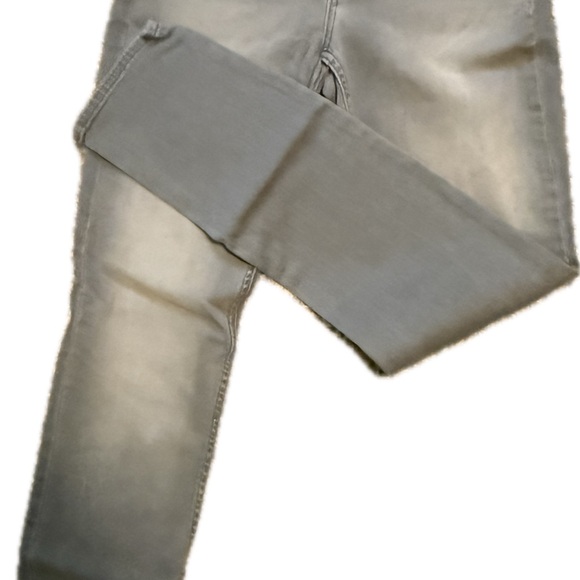 Calvin Klein Stonewashed Gray Denim-Ladies 8 - Picture 4 of 9